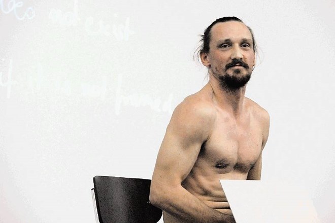 Igralec Marko Mandić ob prvih poskusih masturbiranja pred publiko ni doživel niti erekcije, kaj šele ejakulacije, čeprav je...