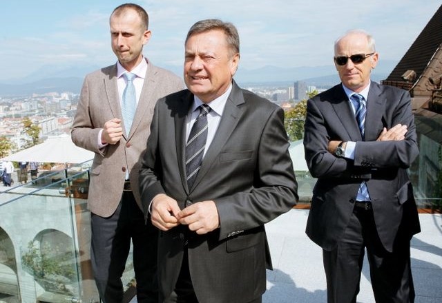 Ljubljanski župan Zoran Janković, direktor Ikee za nepremičnine in razvoj za jugovzhodno Evropo Vladislav Lalić (levo) in...