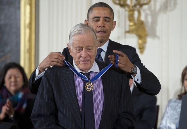 Ameriški predsednik Barack Obama je Bradleeju lani podelil predsedniško medaljo svobode, najvišje civilno priznanje v ZDA....
