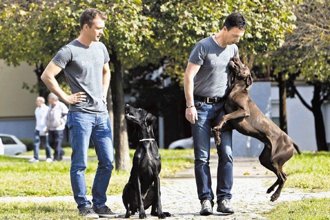 Jure Pribičevič in David Pogačnik sta priznana strokovnjaka za pasje vedenje in vzgojo psov na podlagi pasje psihologije....