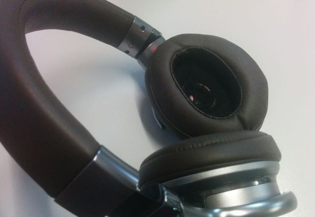 Sony slušalke: Boj med analognim in digitalnim  