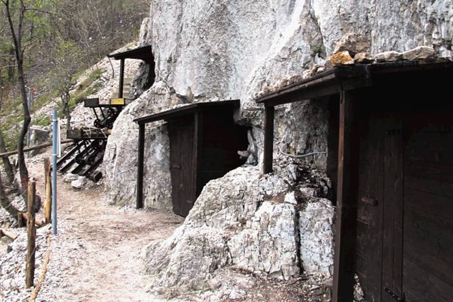 V okviru urejanja Parka miru so v strmih stenah Sabotina obnovili kaverne in druge objekte iz prve svetovne vojne. Jani Alič...