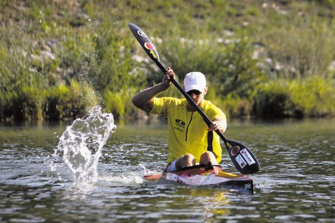 Jošt Zakrajšek je fenomen vodnega športa. Začel je kot slalomist v kanuju na divjih vodah, se vmes selil v spust, zdaj reže...