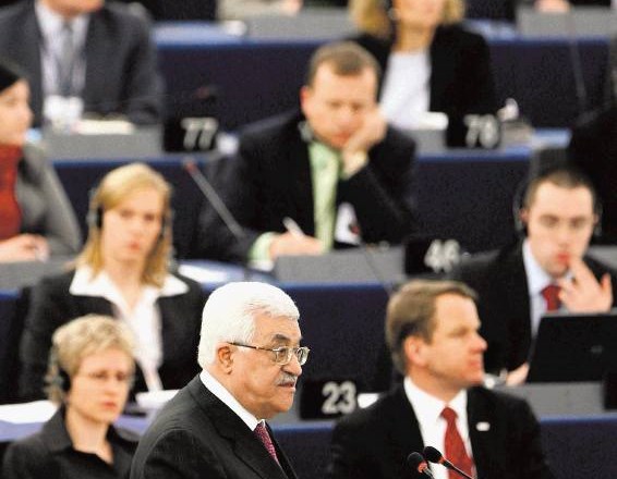 Palestinski predsednik Mahmud Abas v sredo v evropskem parlamentu, ko je ta začel razpravo o evropskem priznanju Palestine....