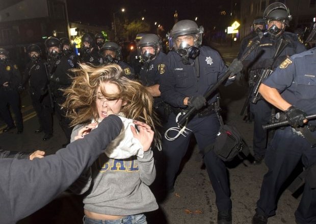 Spopadi med policijo in protestniki v Berkeleyju.  