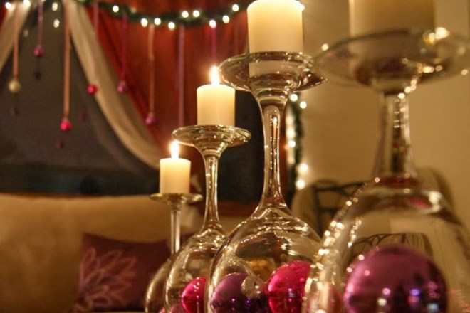 Pričarajte si praznično vzdušje v domu s čudovitim okrasjem s svečami 