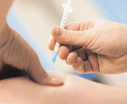 Da je letošnje cepivo proti gripi manj učinkovito, so že ugotovili tudi strokovnjaki. Bojan Velikonja 