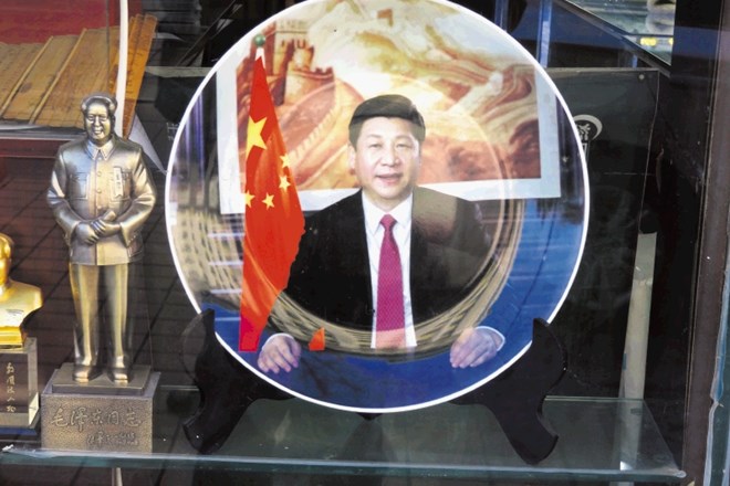 Kitajska sodobnost: majhen Mao Cetung in veliki Xi Jinping Uroš Lipušček 