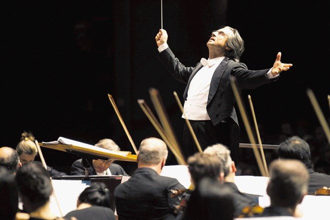 Verdijev Rekviem pod taktirko Riccarda Mutija na Festivalu Ljubljana je kljub dejstvu, da je bil izveden na prostem, ponudil...