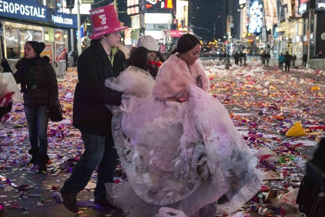 Po svetu slovesno pričakali prihod novega leta; v Šanghaju kaos terjal 47 smrtnih žrtev 