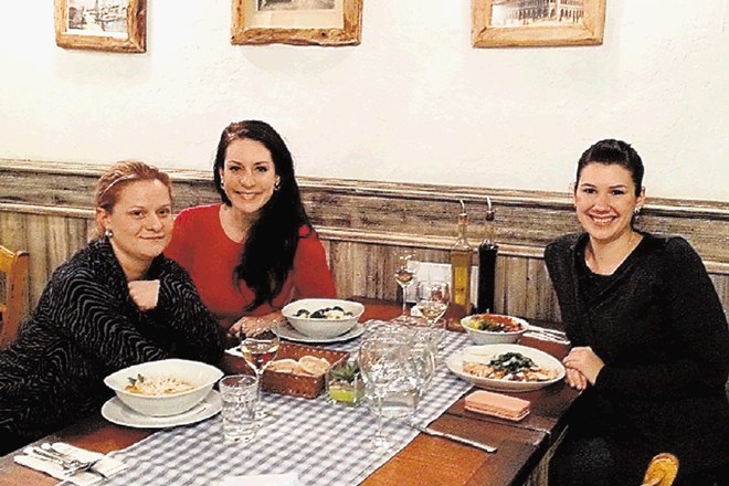 Tri prijateljice iz Češke so se trudile v Celju vedno jesti v dobrih domačih gostilnah, a so enkrat pristale tudi v piceriji....