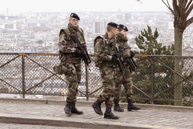 Vojska na francoskih ulicah