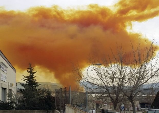 Eksplozija v kemični tovarni pri Barceloni (foto)