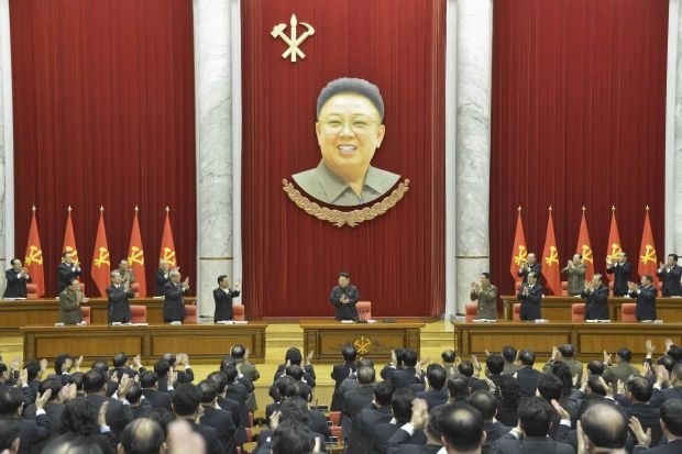 Kim Jong Un ima novo pričesko - stiliste spominja na Elvisa Presleyja 