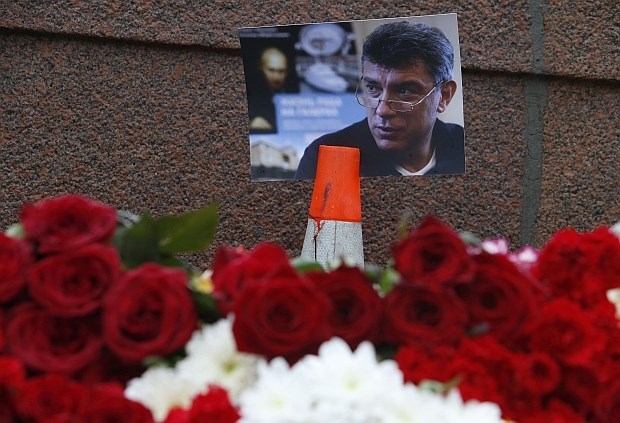 Uboj Nemcova: Putin obljublja, da bodo storilci privedeni pred roko pravice 