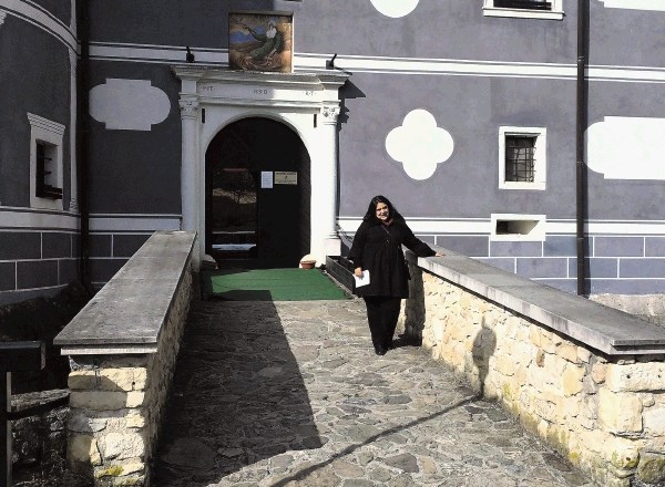Gemma pred samostanom 