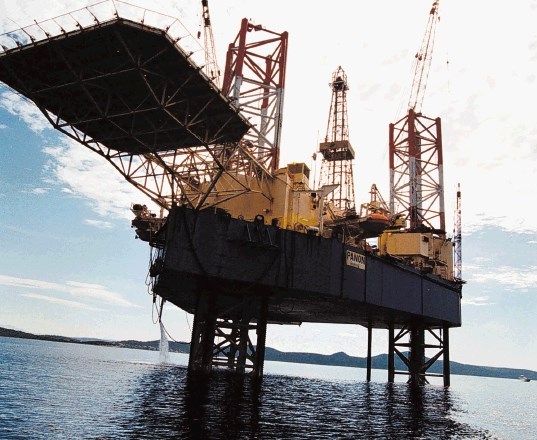 Bodo v  Jadranskem morju na Hrvaškem kmalu zrasle številne  naftne ploščadi? 