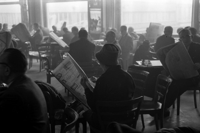 Po prvi svetovni vojni so začele v kavarne, ki so bile tradicionalno moška domena, zahajati tudi ženske. 