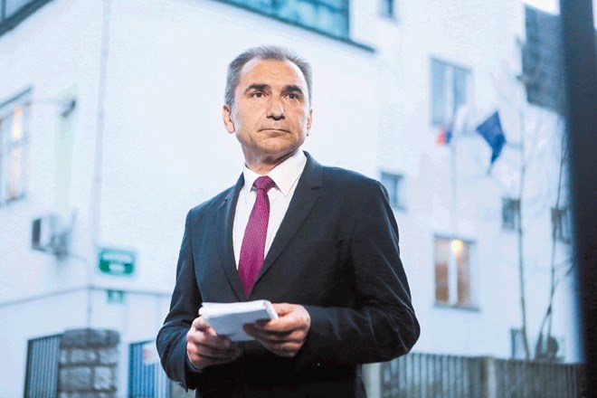 Minister Janko Veber je četrti minister v samostojni Sloveniji, ki bo odletel po odločitvi predsednika vlade. 