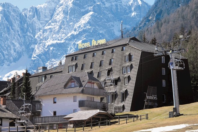 Alpina ima odlično lokacijo, del hotela je prenovljen, a se sobe slabo prodajajo. Že nekaj časa ga prodajajo – ves hotel. 