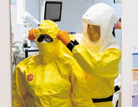 Tokratni primer  domnevne okužbe z ebolo: popravni izpit z odliko