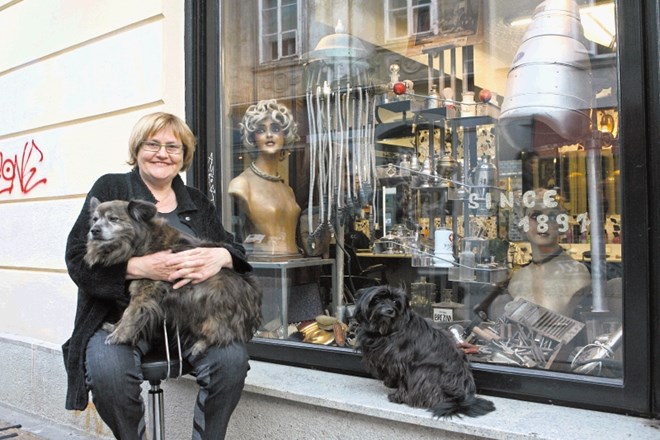 Meta Podkrajšek in njeni kužki: »Če so koga zmotili moji psi, je šel lahko kar lepo v naslednji salon. Kako te lahko med...