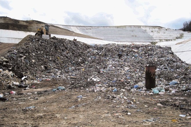 Po prvotnem projektu, ki ga je finančno podprla Evropska unija, bi na odlagališču morali predelati 41.000 ton odpadkov,...