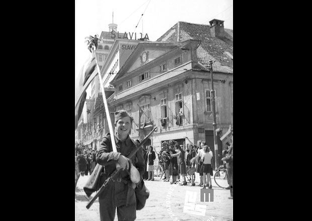 Ob osvoboditvi Ljubljane. 9. maj 1945. (Foto: Rudi Stopar, hrani: Muzej novejše zgodovine Slovenije) 