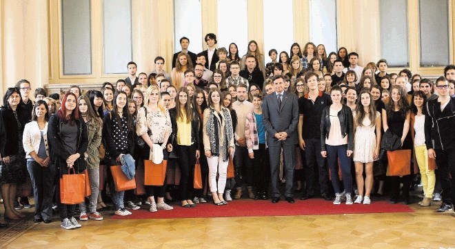 Predsednik republike Borut Pahor je dijakom in njihovim mentorjem čestital za prispevke, ki so jih objavljali v Dnevnikovih...