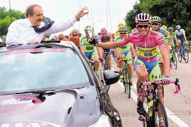 Alberto Contador je nazdravljal že med zadnjo etapo. 