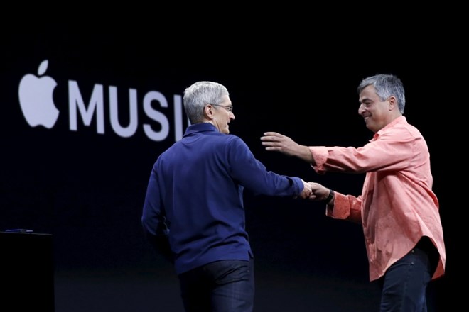 Apple pozno, vendar suvereno napada trg spletnega predvajanja glasbe