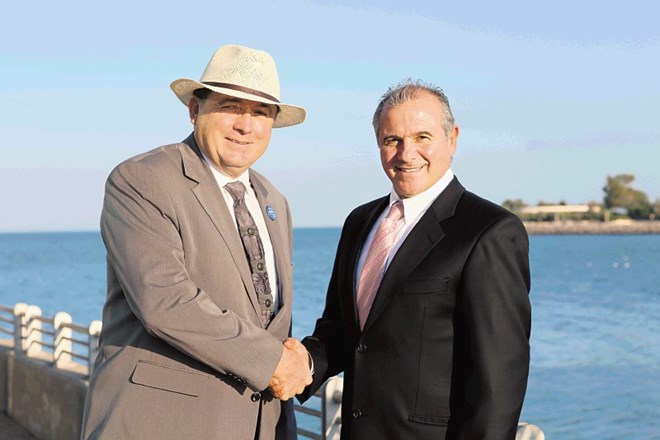 Novembra 2013 sta se župan Andrej Fištravec in podjetnik Hilal Arnaout v Kuvajtu dogovorila o kupoprodaji Maksove jame,...