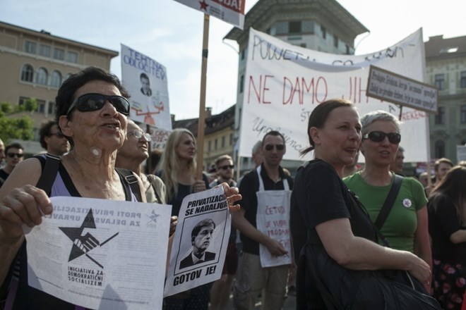 Foto: Nasprotniki privatizacije v središču Ljubljane pozivajo k njeni ustavitvi