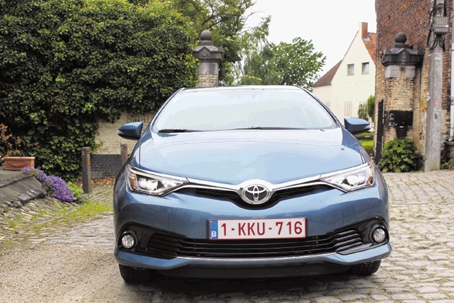Toyota auris: Večja uglajenost za še nekaj brezskrbnih let