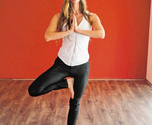 Maja Tanko Smolič je diplomirana jogijska terapevtka. 