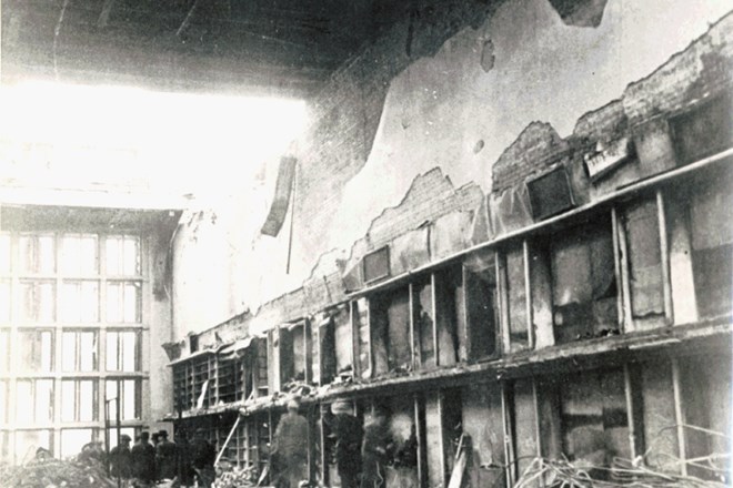 Knjižničarji so ocenili, da je v nesreči zgorela četrtina tega, kar jim je uspelo pridobiti med letoma 1919 in 1939.    