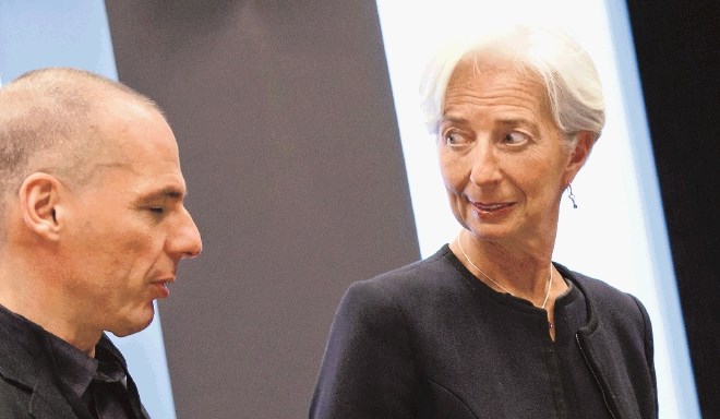 Varufakis in Lagardova si na sestanku finančnih ministrov EU nista namenila ne prijaznih pogledov ne prijaznih besed. Razmere...
