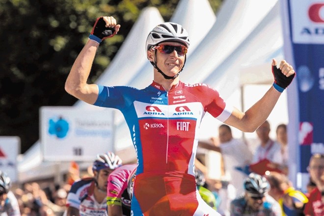 Marko Kump (na fotografiji) se je veselil zmage v zadnji etapi kolesarske dirke Po Sloveniji. Skupno najhitrejši je bil...