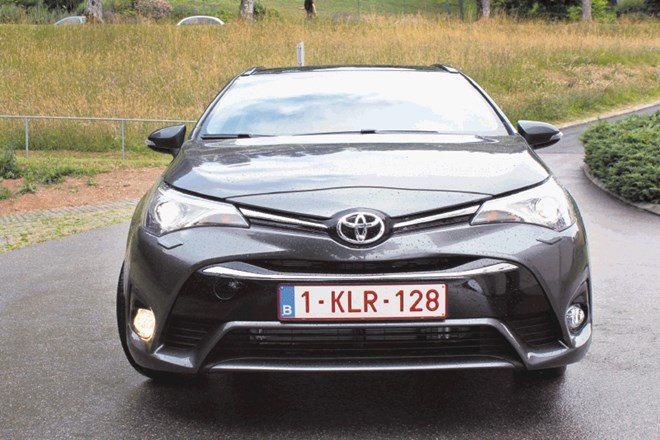 Toyota avensis: Kocke se na koncu zložijo v zanimivo celoto
