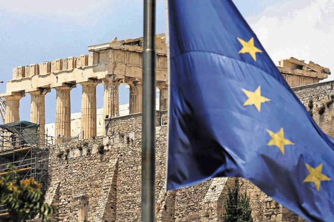 Grški parlament potrdil izvedbo referenduma, na mizi odprti številni scenariji