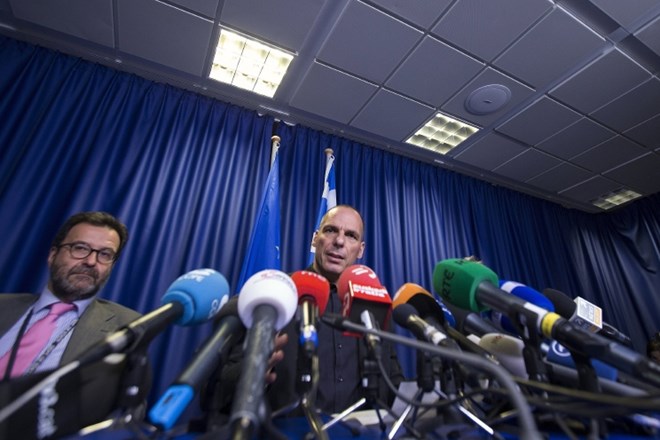 Grški parlament potrdil izvedbo referenduma, na mizi odprti številni scenariji