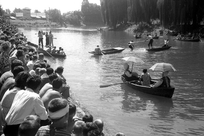 Leta 1959 so v Turističnem društvu Prule obudili tradicijo čolnarskih iger. Čolnarji so se  pomerili v izločilnih bojih na...