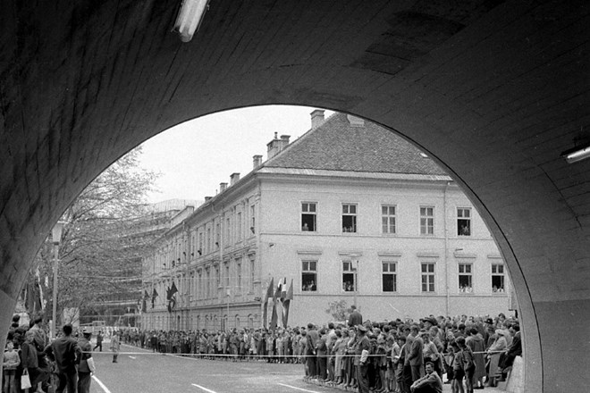 Predor pod Ljubljanskim gradom so odprli leta 1959. »Takrat še ni bilo toliko prometa, zato sem lahko peš hodil kar po sredi...