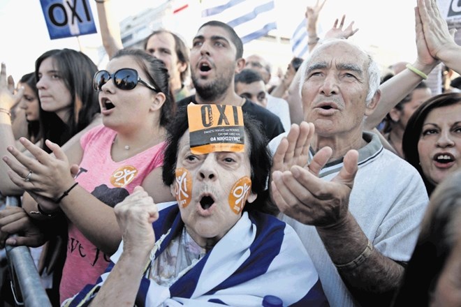 Tudi včeraj so se na grških ulicah zbrali podporniki in nasprotniki predloga Evropske unije za rešitev grške dolžniške krize....