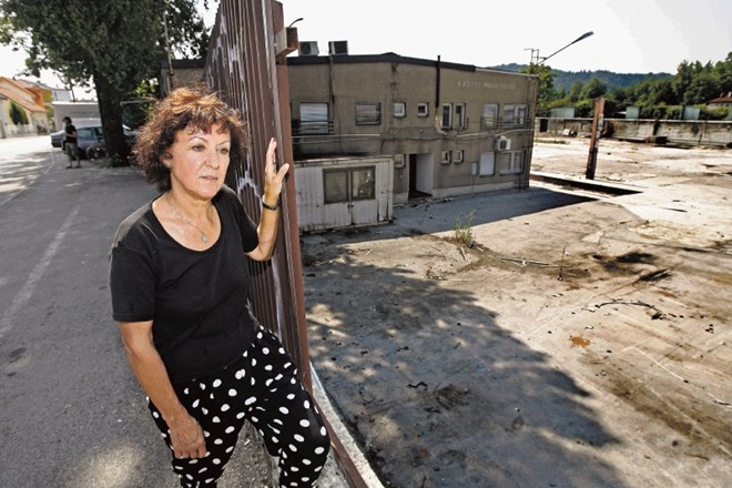 Breda Barba, bližnja stanovalka nekdanje predelovalnice odpadkov Pod ježami Papir servisa, pravi, da se je po selitvi...