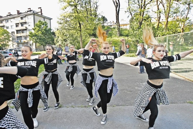 Kot nova tradicija se je v zadnjih letih v Savskem naselju izkazal tudi Trkajev Blok party.    