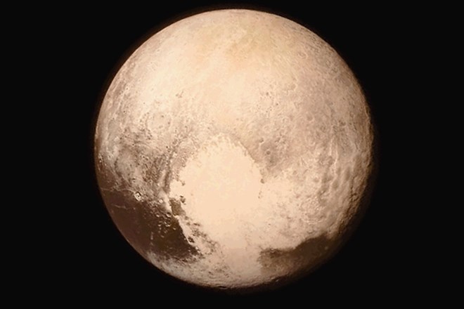 Fotografija Plutona, ki jo je sonda Nova obzorja poslala pred začetkom zaključnega približevanja pritlikavemu planetu do...
