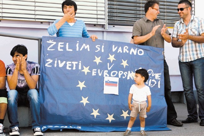 Slovenija bi evropsko kvoto beguncev ali morebiten nepričakovan begunski val precej lažje sprejela, če bi decentralizirala...