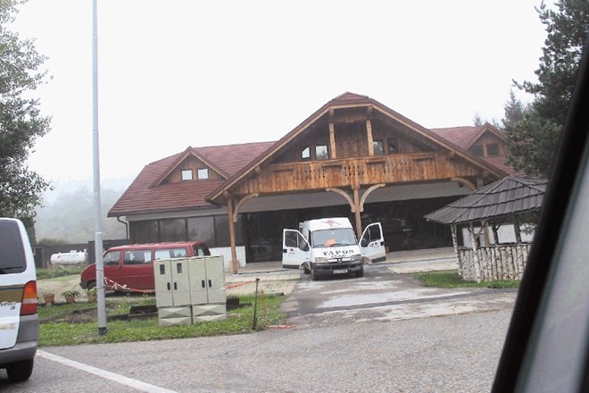 Gostišče v Povodju, ki je bilo črna gradnja, so oktobra leta 2013 porušili. 