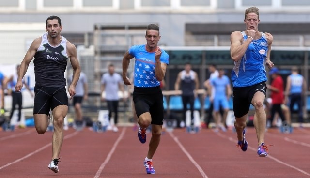 Državni prvak v teku na 100 metrov je postal Luka Janežič (desno), sicer tekač na 400 metrov. (Foto: Jaka Gasar) 